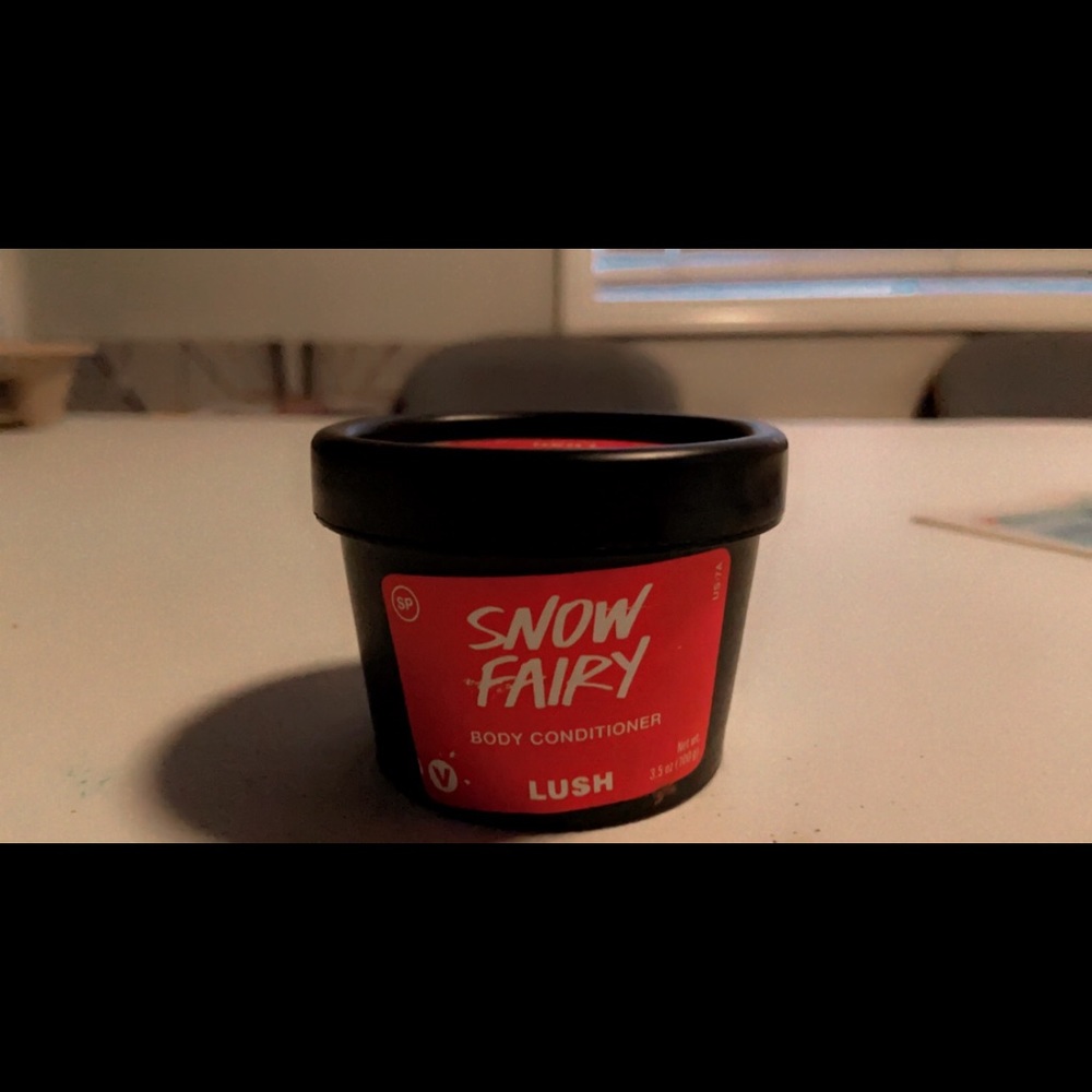 I am selling a lotion that is pink and it look  thick in the container but thin.